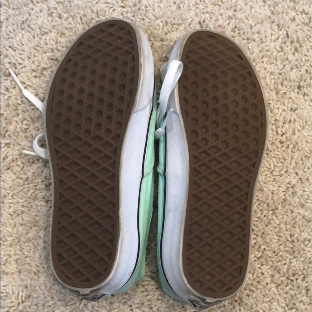 Van’s - Picture 2 of 5